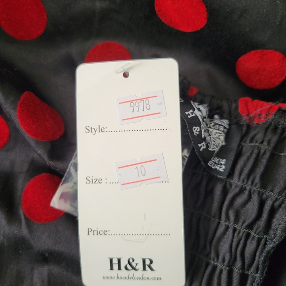 Heart & Roses Pinup Dress - Picture 8 of 10